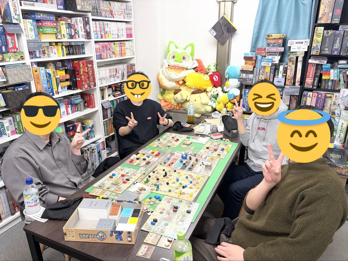 ボードゲームで遊んでいる様子